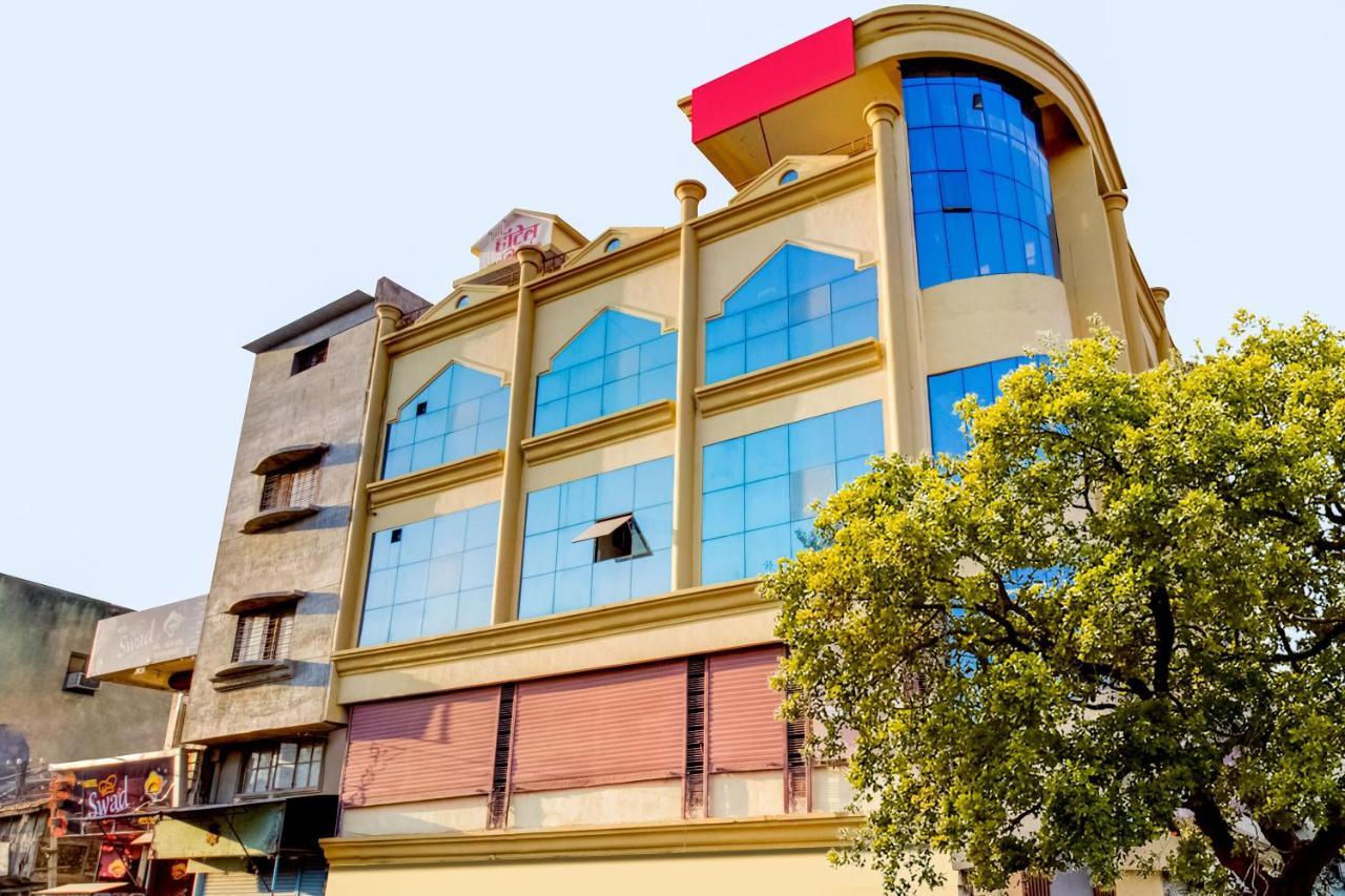 Oyo 81625 Hotel Radhika Manmad Екстериор снимка